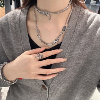 Zīmju gada juvelierizstrādājumu komplekts: kaklarota, gredzens, auskari un rokassprādze ar ģeometrisku dizainu no vara; standarta ķēde; sievietēm; vasara 2025