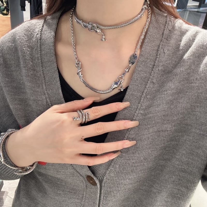 Zīmju gada juvelierizstrādājumu komplekts: kaklarota, gredzens, auskari un rokassprādze ar ģeometrisku dizainu no vara; standarta ķēde; sievietēm; vasara 2025