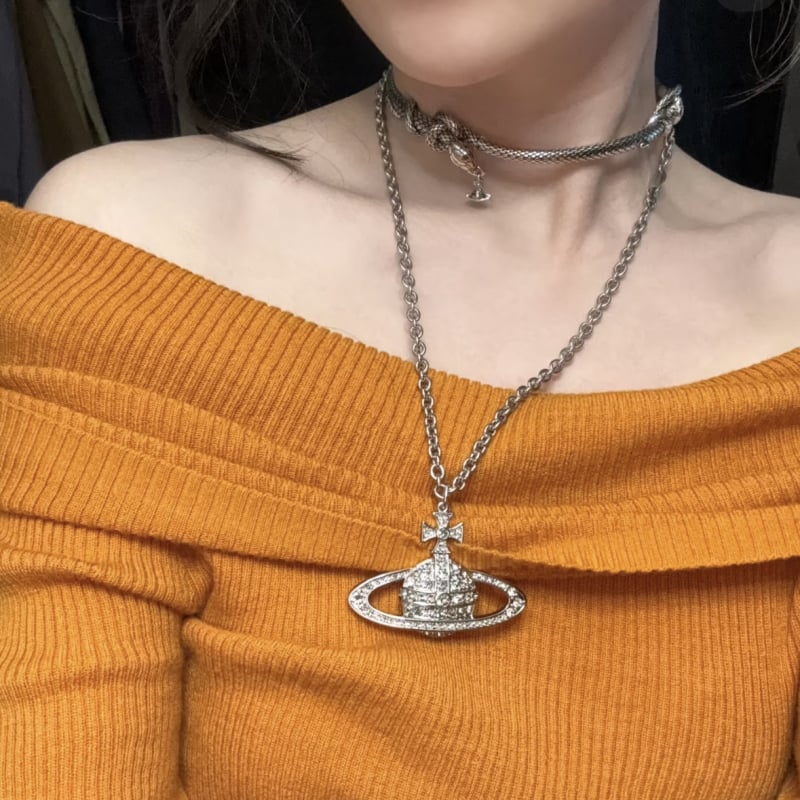 Zīmju gada juvelierizstrādājumu komplekts: kaklarota, gredzens, auskari un rokassprādze ar ģeometrisku dizainu no vara; standarta ķēde; sievietēm; vasara 2025