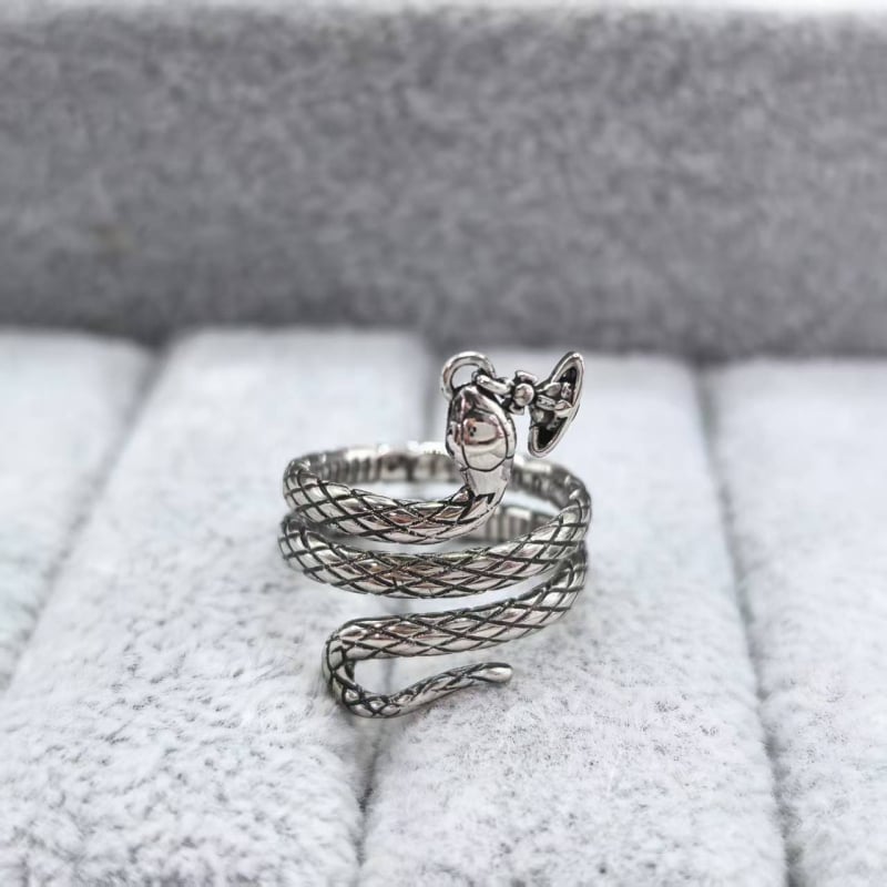 Zīmju gada juvelierizstrādājumu komplekts: kaklarota, gredzens, auskari un rokassprādze ar ģeometrisku dizainu no vara; standarta ķēde; sievietēm; vasara 2025