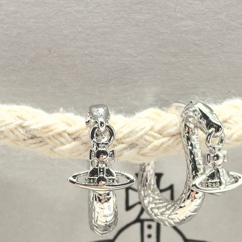 Zīmju gada juvelierizstrādājumu komplekts: kaklarota, gredzens, auskari un rokassprādze ar ģeometrisku dizainu no vara; standarta ķēde; sievietēm; vasara 2025