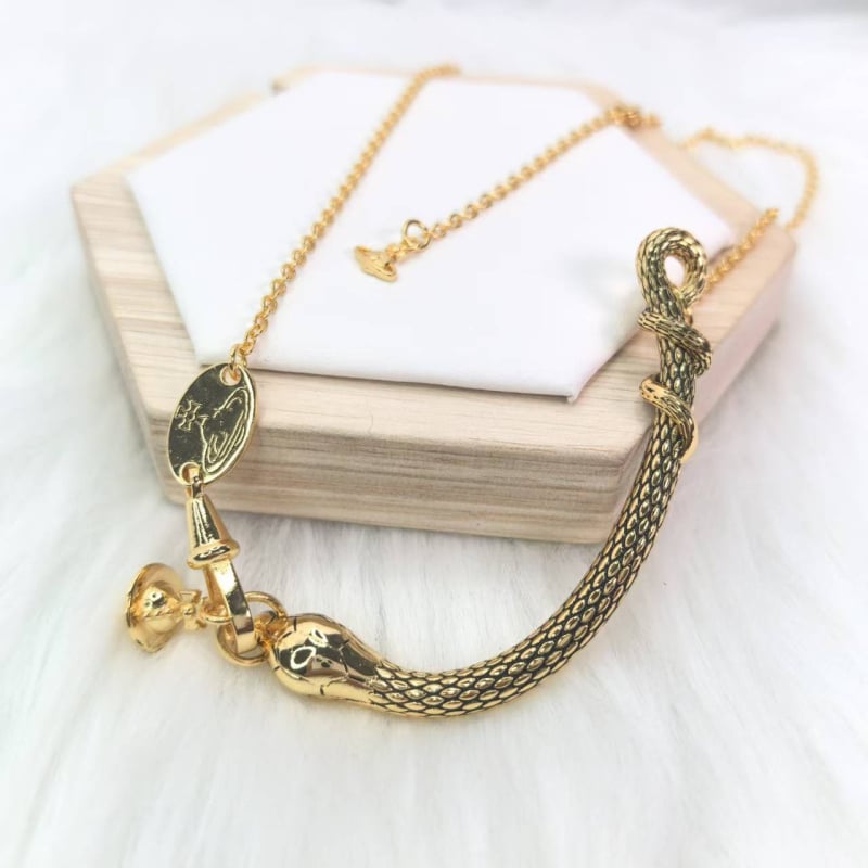 Zīmju gada juvelierizstrādājumu komplekts: kaklarota, gredzens, auskari un rokassprādze ar ģeometrisku dizainu no vara; standarta ķēde; sievietēm; vasara 2025