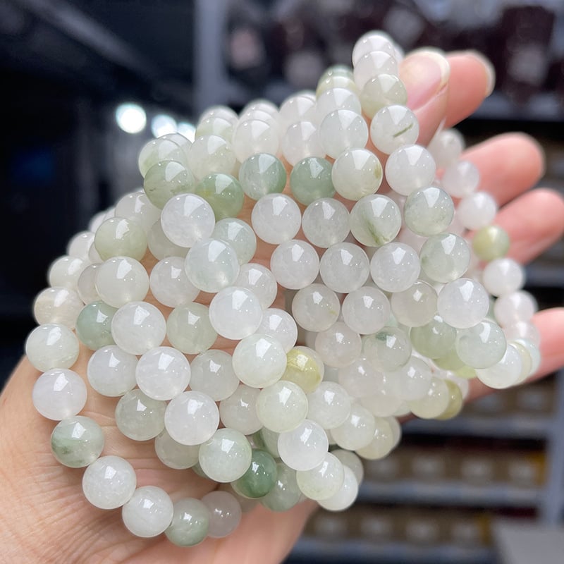 Гривна от нефрит, полирана, женска, геометричен дизайн, пролет 2023