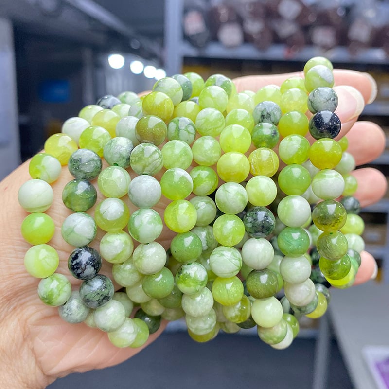 Гривна от нефрит, полирана, женска, геометричен дизайн, пролет 2023