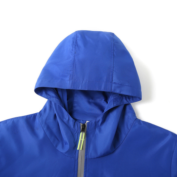 Plāna vēja jaka ar reklāmas logotipu, poliesters, garas piedurknes, rāvējslēdzējs, brīvā piegriezuma