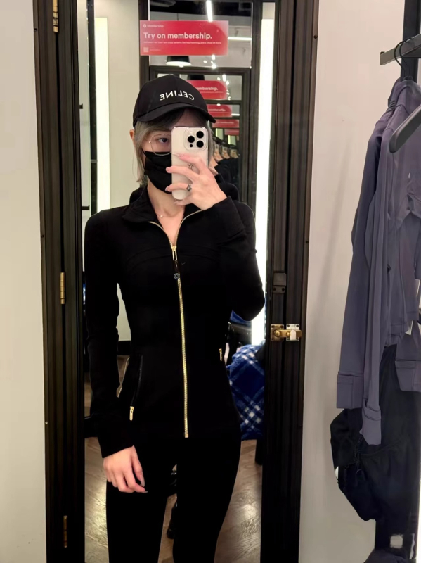 Nailona jaka ar garām piedurknēm un stand-up apkakli, pavasaris 2025, ikdienas stils