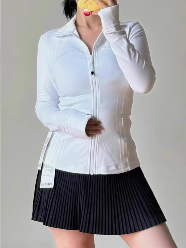 Nailona jaka ar garām piedurknēm un stand-up apkakli, pavasaris 2025, ikdienas stils