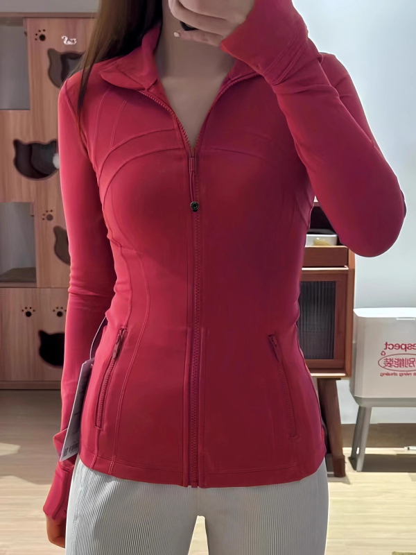 Nailona jaka ar garām piedurknēm un stand-up apkakli, pavasaris 2025, ikdienas stils