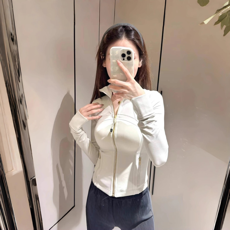 Nailona jaka ar garām piedurknēm un stand-up apkakli, pavasaris 2025, ikdienas stils