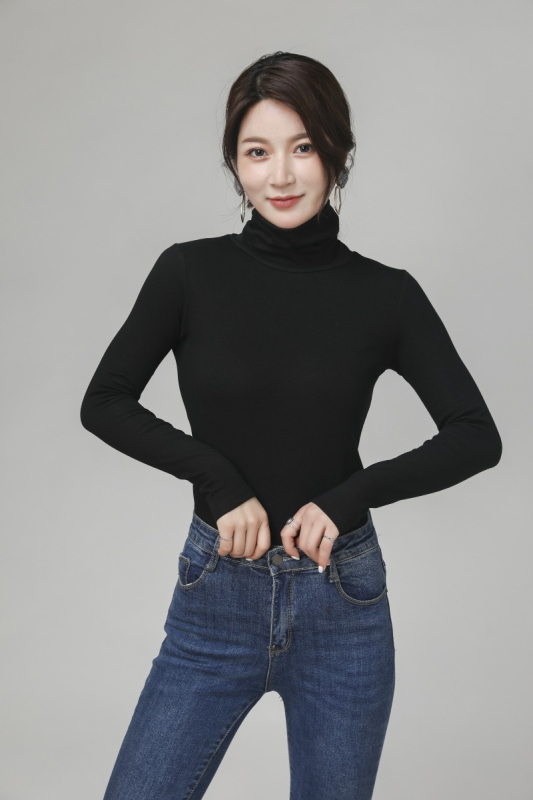 Γυναικείο τοπ με ψηλό γιακά από 100% βαμβάκι, μακριά μανίκια, ελαστικό στενή γραμμή