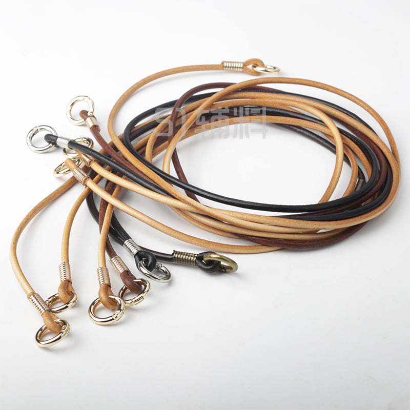 Презрамка за чанта с открит пръстен – кръстосано носене / къса презрамка за рамо / подмишница – телешка кожа с растително обработване, едноцветна