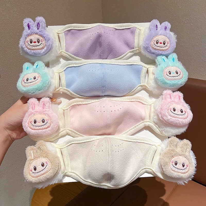 Gyerekeknek szóló meleg maszk fülvédőkkel – mindent egyben: poliészter rost, hímzés, rajzfilm mintázat, porvédelmi funkció