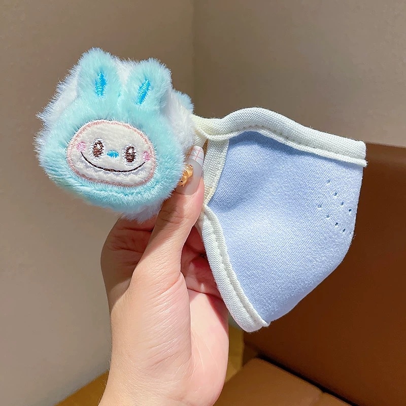 Gyerekeknek szóló meleg maszk fülvédőkkel – mindent egyben: poliészter rost, hímzés, rajzfilm mintázat, porvédelmi funkció