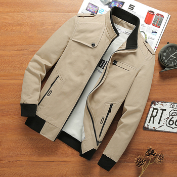 Vyrinė lauko striukė, ilgomis rankovėmis, stovinčiu apykakle, fliso pamušalas, storas, priekinis užtrauktukas ir kišos su užtrauktukais.