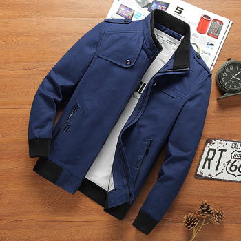 Vyrinė lauko striukė, ilgomis rankovėmis, stovinčiu apykakle, fliso pamušalas, storas, priekinis užtrauktukas ir kišos su užtrauktukais.