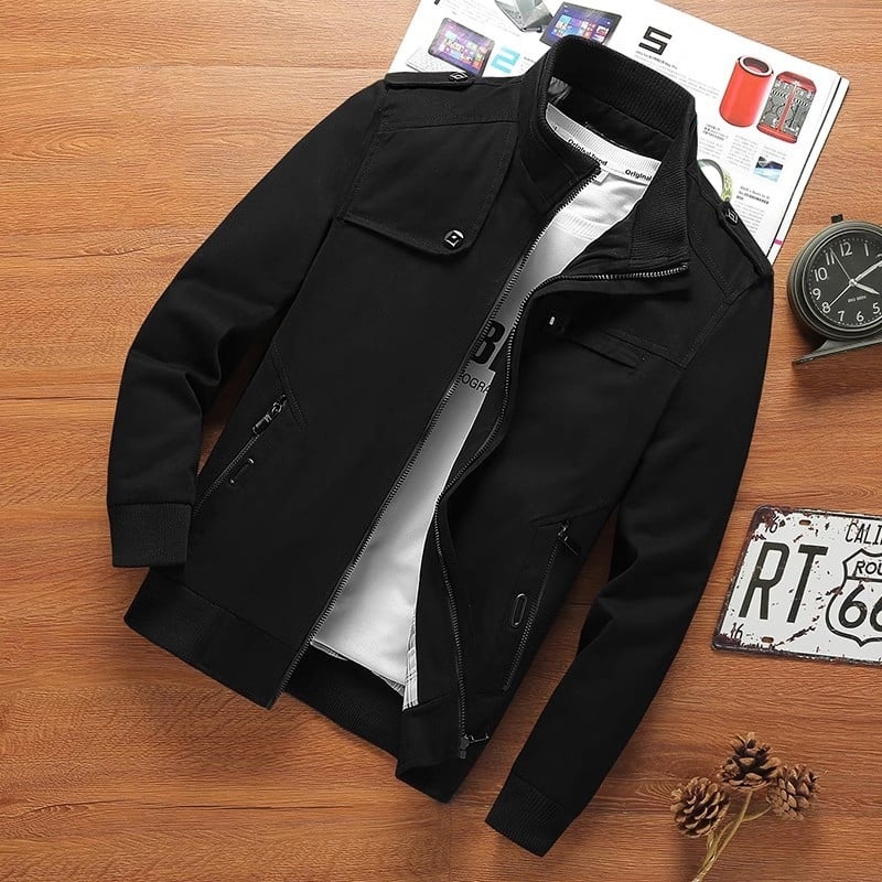 Vyrinė lauko striukė, ilgomis rankovėmis, stovinčiu apykakle, fliso pamušalas, storas, priekinis užtrauktukas ir kišos su užtrauktukais.