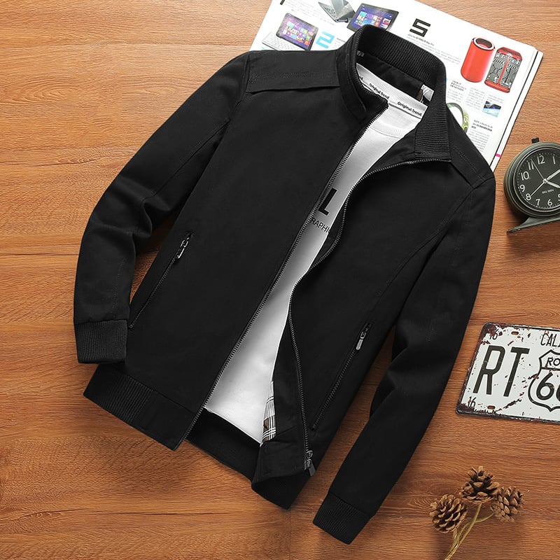 Vyrinė lauko striukė, ilgomis rankovėmis, stovinčiu apykakle, fliso pamušalas, storas, priekinis užtrauktukas ir kišos su užtrauktukais.