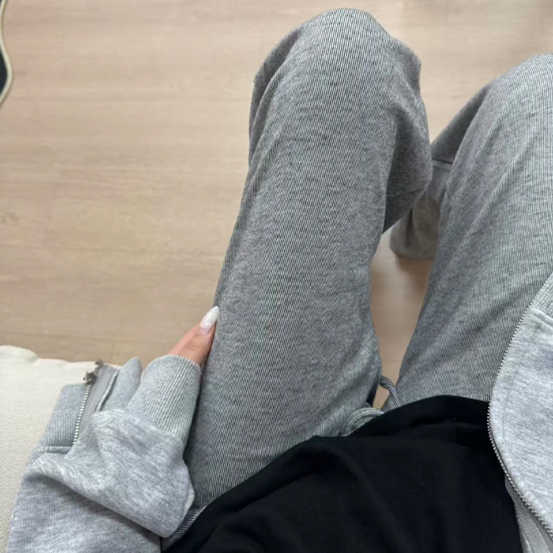 Casualinės kelnės su katės spaudu, poliesterio ir elastano mišinys, vidurio juosmuo, tiesus kirpimas, ruduo–žiema 2025