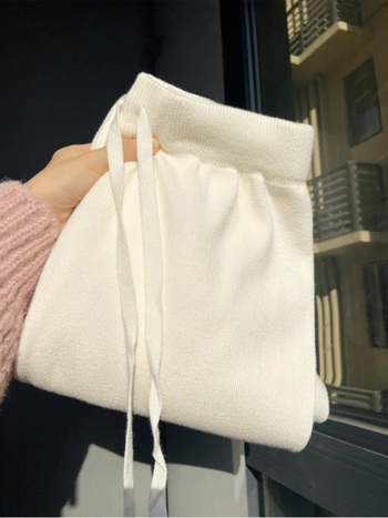 Moterų aukšto liemens megztos plačios tiesios kelnės, storas audinys, ruduo 2024