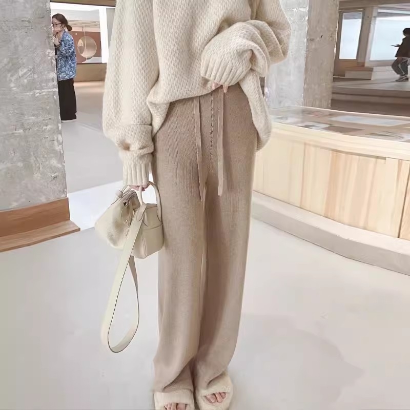 Moterų aukšto liemens megztos plačios tiesios kelnės, storas audinys, ruduo 2024