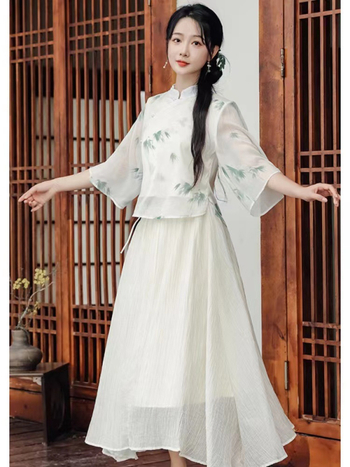 Čipao sijonų kostiumas - įkvėptas Kinijos Respublikos, skaitmeninis spausdinimas, acetato pluošto mišinys 30–50%, vasara 2025