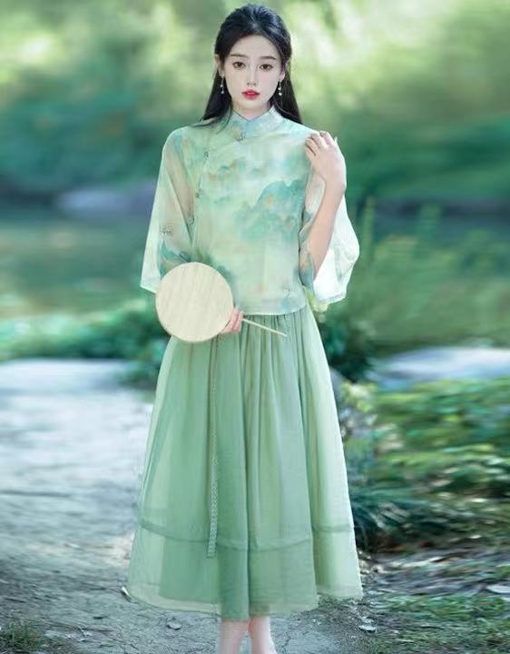 Čipao sijonų kostiumas - įkvėptas Kinijos Respublikos, skaitmeninis spausdinimas, acetato pluošto mišinys 30–50%, vasara 2025