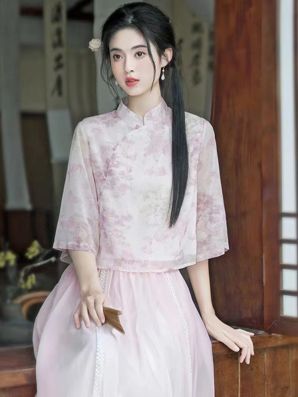 Čipao sijonų kostiumas - įkvėptas Kinijos Respublikos, skaitmeninis spausdinimas, acetato pluošto mišinys 30–50%, vasara 2025