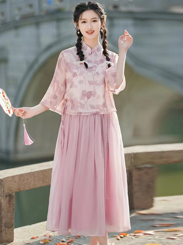 Čipao sijonų kostiumas - įkvėptas Kinijos Respublikos, skaitmeninis spausdinimas, acetato pluošto mišinys 30–50%, vasara 2025