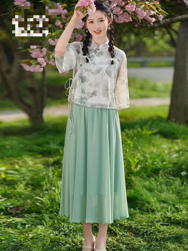 Čipao sijonų kostiumas - įkvėptas Kinijos Respublikos, skaitmeninis spausdinimas, acetato pluošto mišinys 30–50%, vasara 2025