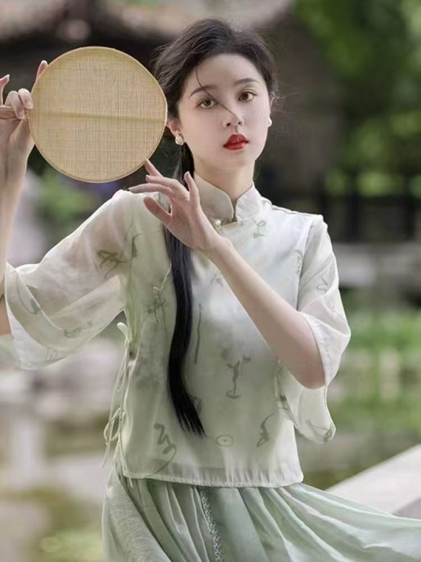 Čipao sijonų kostiumas - įkvėptas Kinijos Respublikos, skaitmeninis spausdinimas, acetato pluošto mišinys 30–50%, vasara 2025