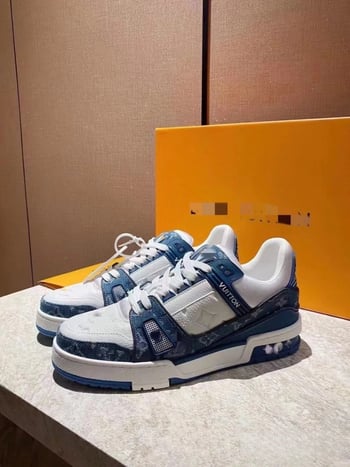 Uniszex bőr sneaker első osztályú marhabőr felsőrésszel, gumírozott talppal, párnázó technológiával, fűzővel