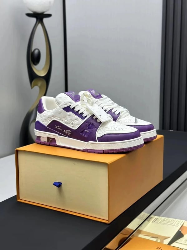 Uniszex bőr sneaker első osztályú marhabőr felsőrésszel, gumírozott talppal, párnázó technológiával, fűzővel