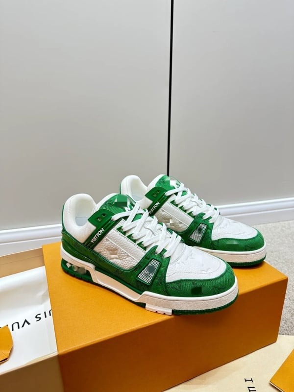 Uniszex bőr sneaker első osztályú marhabőr felsőrésszel, gumírozott talppal, párnázó technológiával, fűzővel