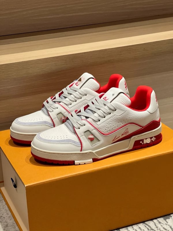 Uniszex bőr sneaker első osztályú marhabőr felsőrésszel, gumírozott talppal, párnázó technológiával, fűzővel