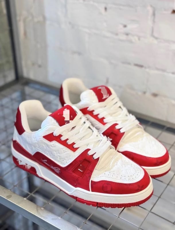 Uniszex bőr sneaker első osztályú marhabőr felsőrésszel, gumírozott talppal, párnázó technológiával, fűzővel