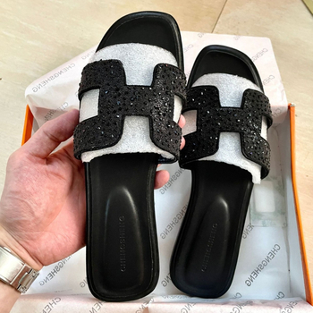 Vieno dirželio sandalai; vakarietiško stiliaus; viršus: Super fiber; padas: guma; vidinis: imitacinė oda