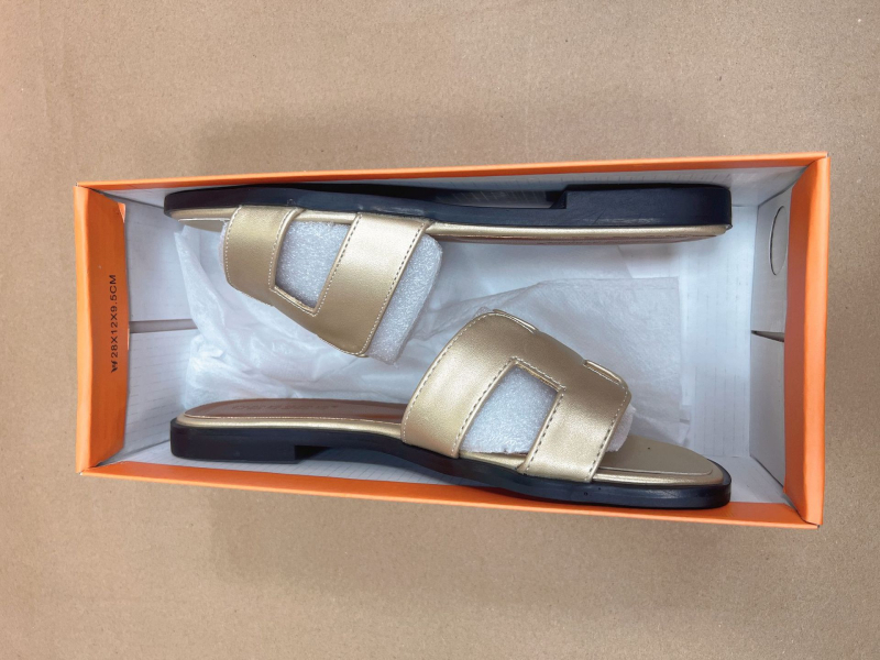 Vieno dirželio sandalai; vakarietiško stiliaus; viršus: Super fiber; padas: guma; vidinis: imitacinė oda