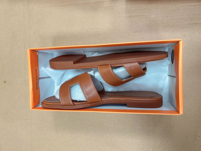 Vieno dirželio sandalai; vakarietiško stiliaus; viršus: Super fiber; padas: guma; vidinis: imitacinė oda