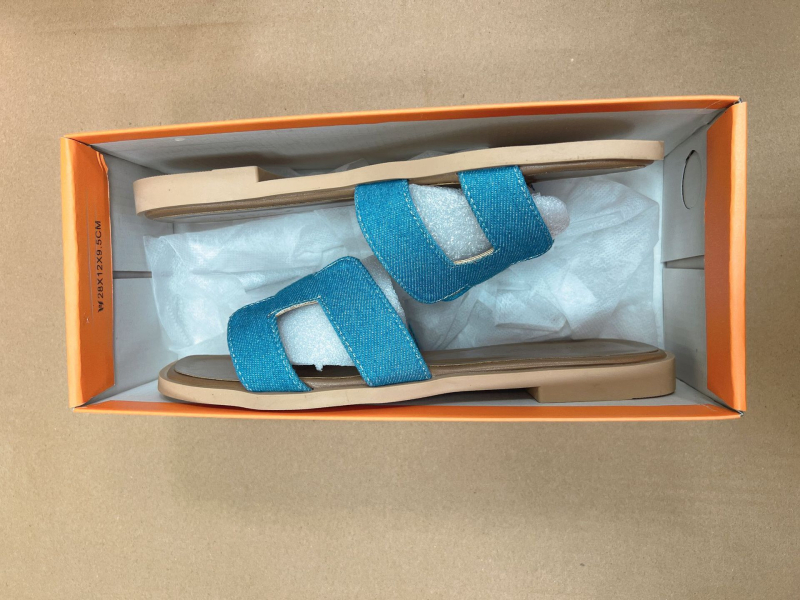 Vieno dirželio sandalai; vakarietiško stiliaus; viršus: Super fiber; padas: guma; vidinis: imitacinė oda