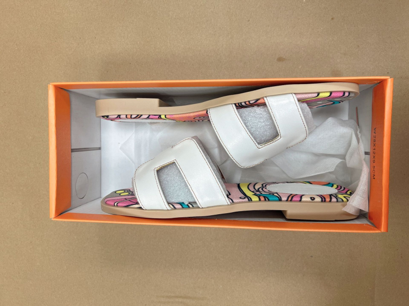 Vieno dirželio sandalai; vakarietiško stiliaus; viršus: Super fiber; padas: guma; vidinis: imitacinė oda