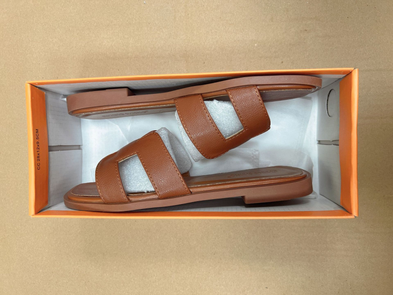 Vieno dirželio sandalai; vakarietiško stiliaus; viršus: Super fiber; padas: guma; vidinis: imitacinė oda