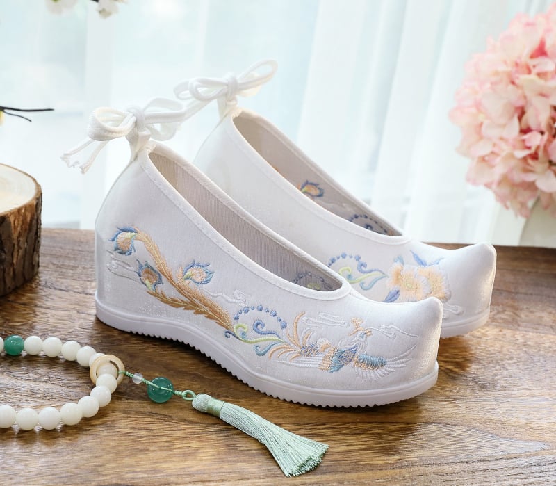 Vestuvinės bateliai su išsiuvinėtu fenikso raštu, viršutinė dalis iš medvilnės, guma padas, 6–8 cm kulno aukštis, užpakalinis dirželis