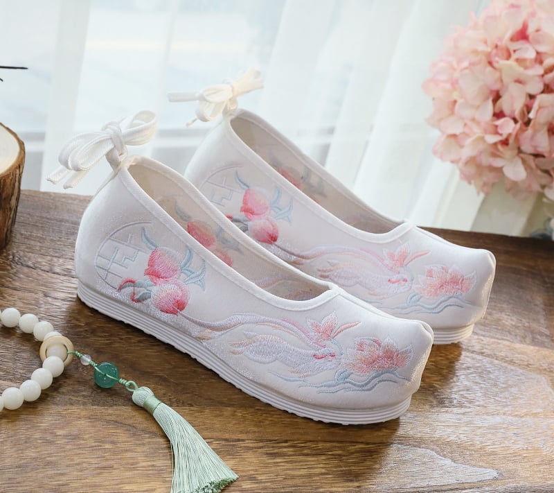 Vestuvinės bateliai su išsiuvinėtu fenikso raštu, viršutinė dalis iš medvilnės, guma padas, 6–8 cm kulno aukštis, užpakalinis dirželis