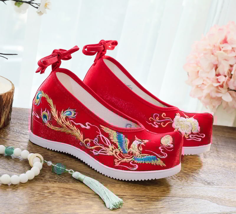 Vestuvinės bateliai su išsiuvinėtu fenikso raštu, viršutinė dalis iš medvilnės, guma padas, 6–8 cm kulno aukštis, užpakalinis dirželis