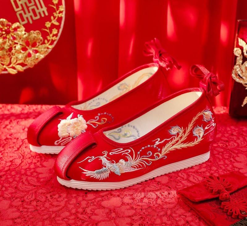 Vestuvinės bateliai su išsiuvinėtu fenikso raštu, viršutinė dalis iš medvilnės, guma padas, 6–8 cm kulno aukštis, užpakalinis dirželis