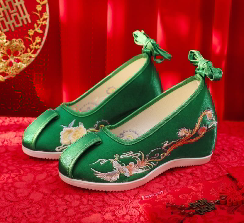 Vestuvinės bateliai su išsiuvinėtu fenikso raštu, viršutinė dalis iš medvilnės, guma padas, 6–8 cm kulno aukštis, užpakalinis dirželis