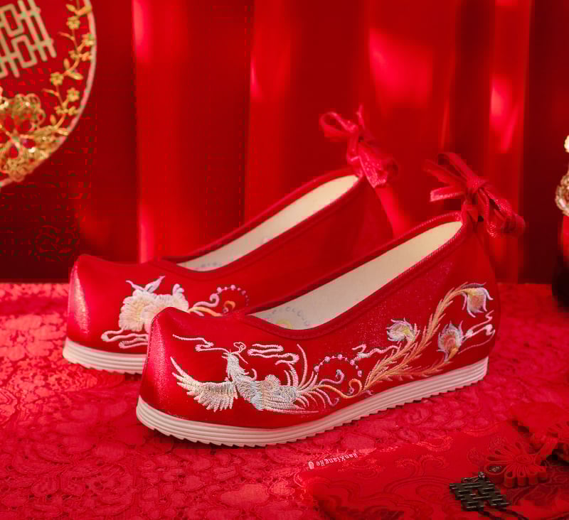 Vestuvinės bateliai su išsiuvinėtu fenikso raštu, viršutinė dalis iš medvilnės, guma padas, 6–8 cm kulno aukštis, užpakalinis dirželis