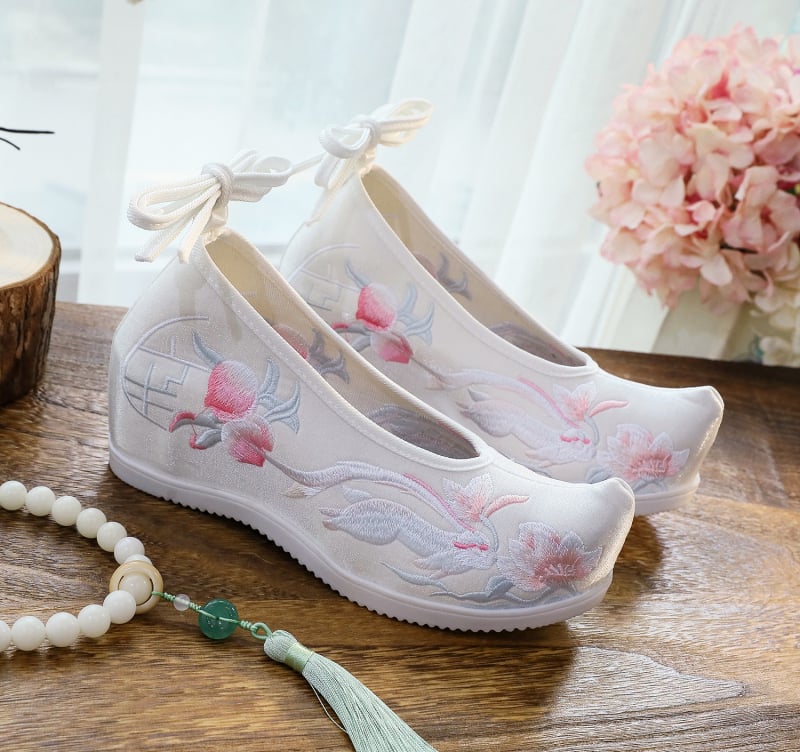 Vestuvinės bateliai su išsiuvinėtu fenikso raštu, viršutinė dalis iš medvilnės, guma padas, 6–8 cm kulno aukštis, užpakalinis dirželis