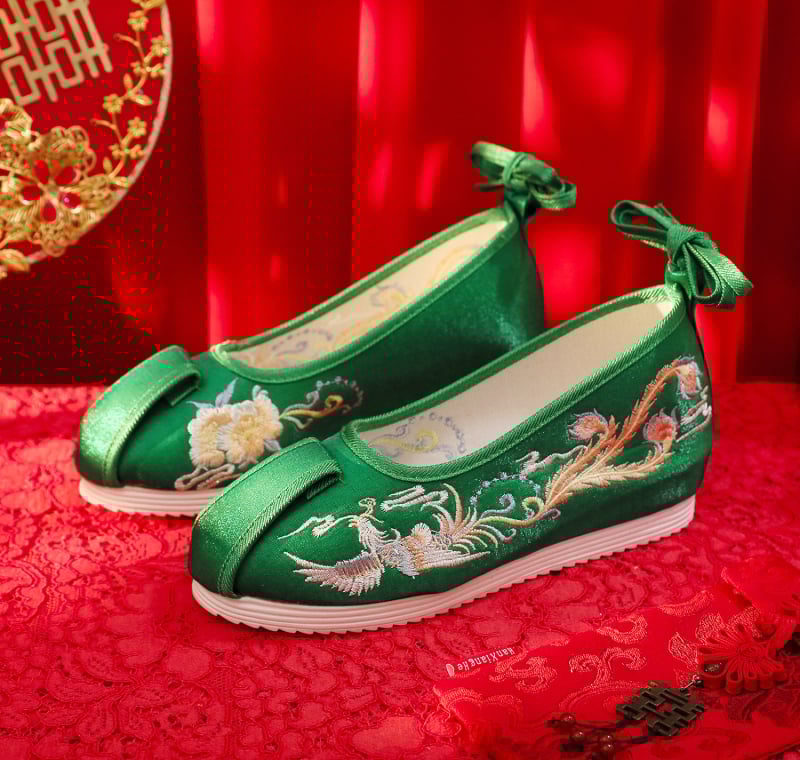 Vestuvinės bateliai su išsiuvinėtu fenikso raštu, viršutinė dalis iš medvilnės, guma padas, 6–8 cm kulno aukštis, užpakalinis dirželis