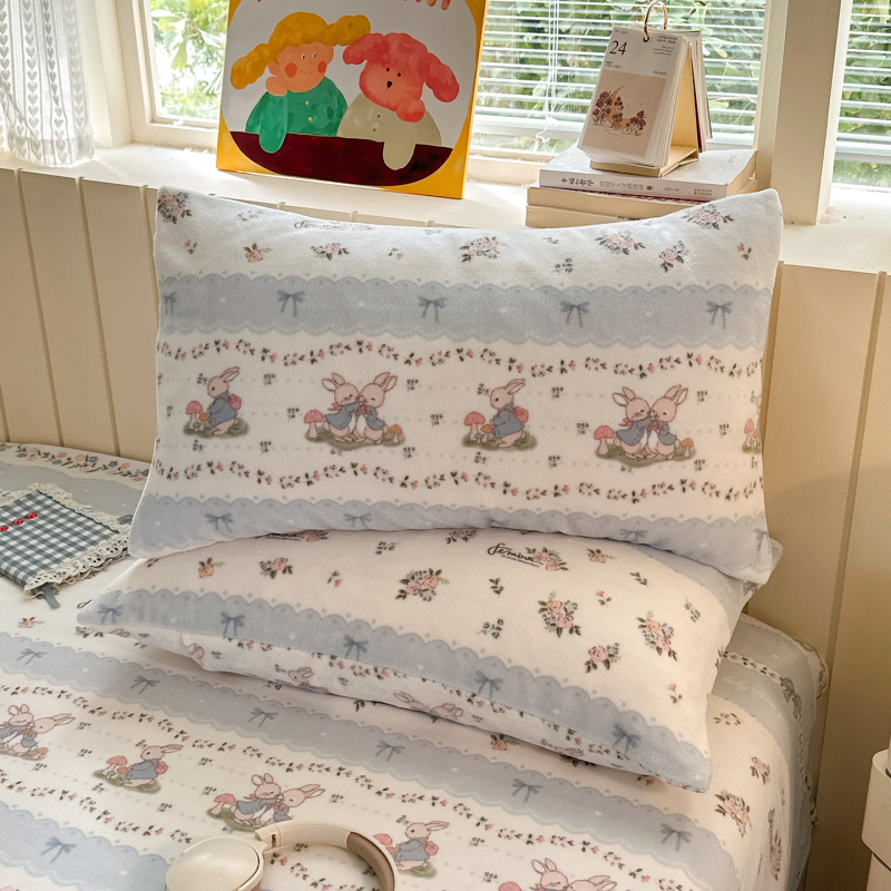 Navlaka za jastuk od velūra – Milk Velvet; Marke: Zhuang jie; Glavni materijal: 99% poliester; Materijal: velur; Proces tkanja: tisak; Reaktivni tisak i bojanje; Privatna marka: Da; Kategorija: Navlaka za jastuk